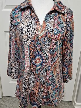 Zhenwei- Paisley Split-Neck Tunic Top in Multicolor